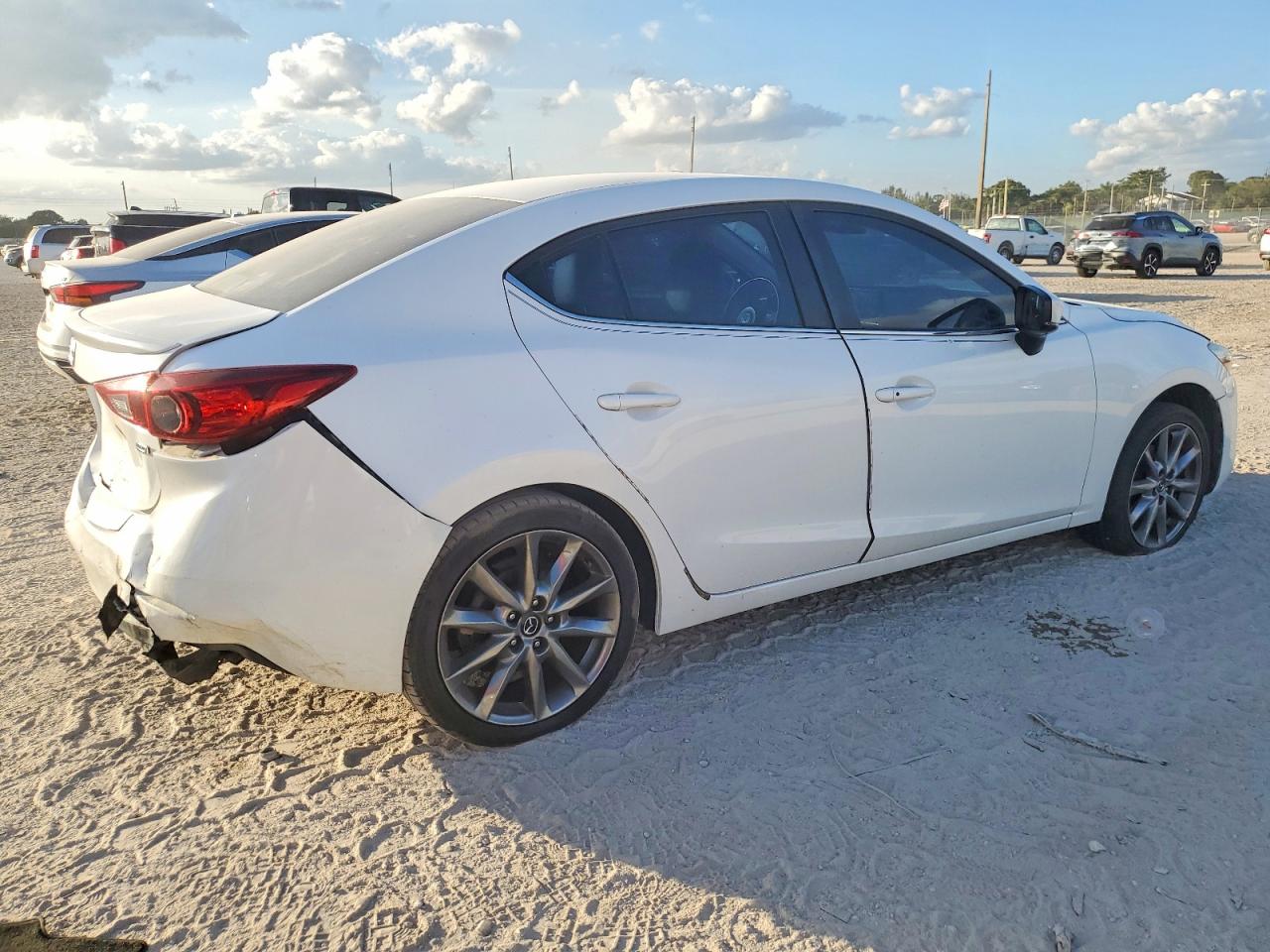 2018 MAZDA 3 TOURING photo 3
