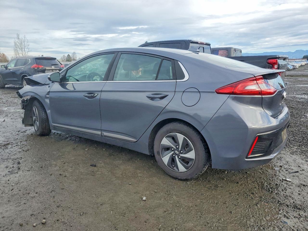 2019 HYUNDAI IONIQ SEL photo 2
