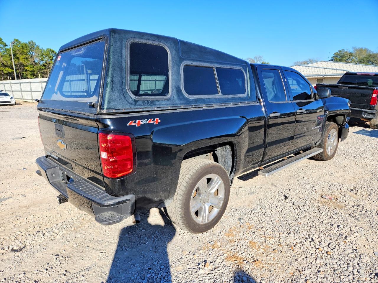 2017 CHEVROLET SILVERADO K1500 CUSTOM photo 3