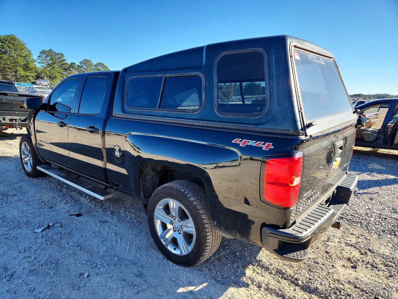 2017 CHEVROLET SILVERADO K1500 CUSTOM photo 2