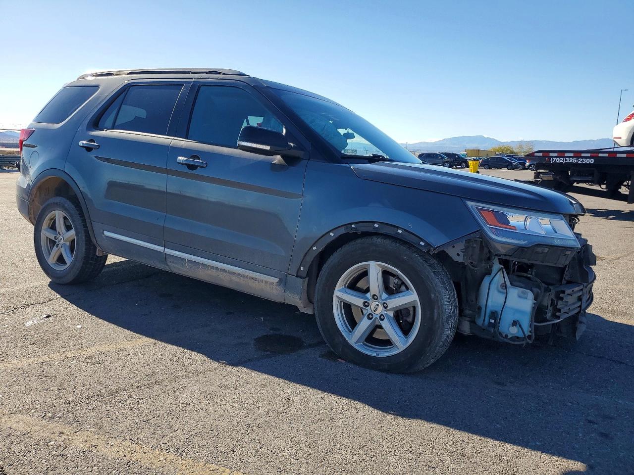 2017 FORD EXPLORER XLT photo 4