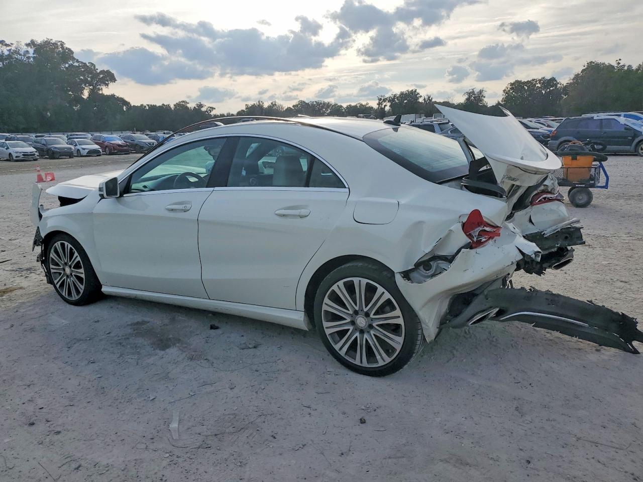 2018 MERCEDES-BENZ CLA 250 4MATIC photo 2