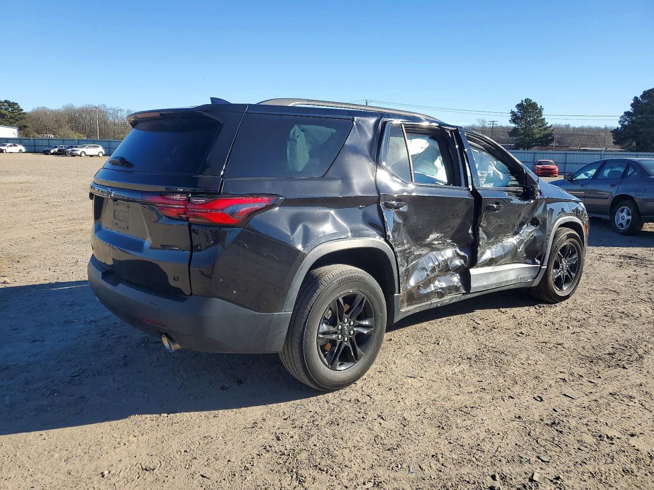 2023 CHEVROLET TRAVERSE LT photo 5