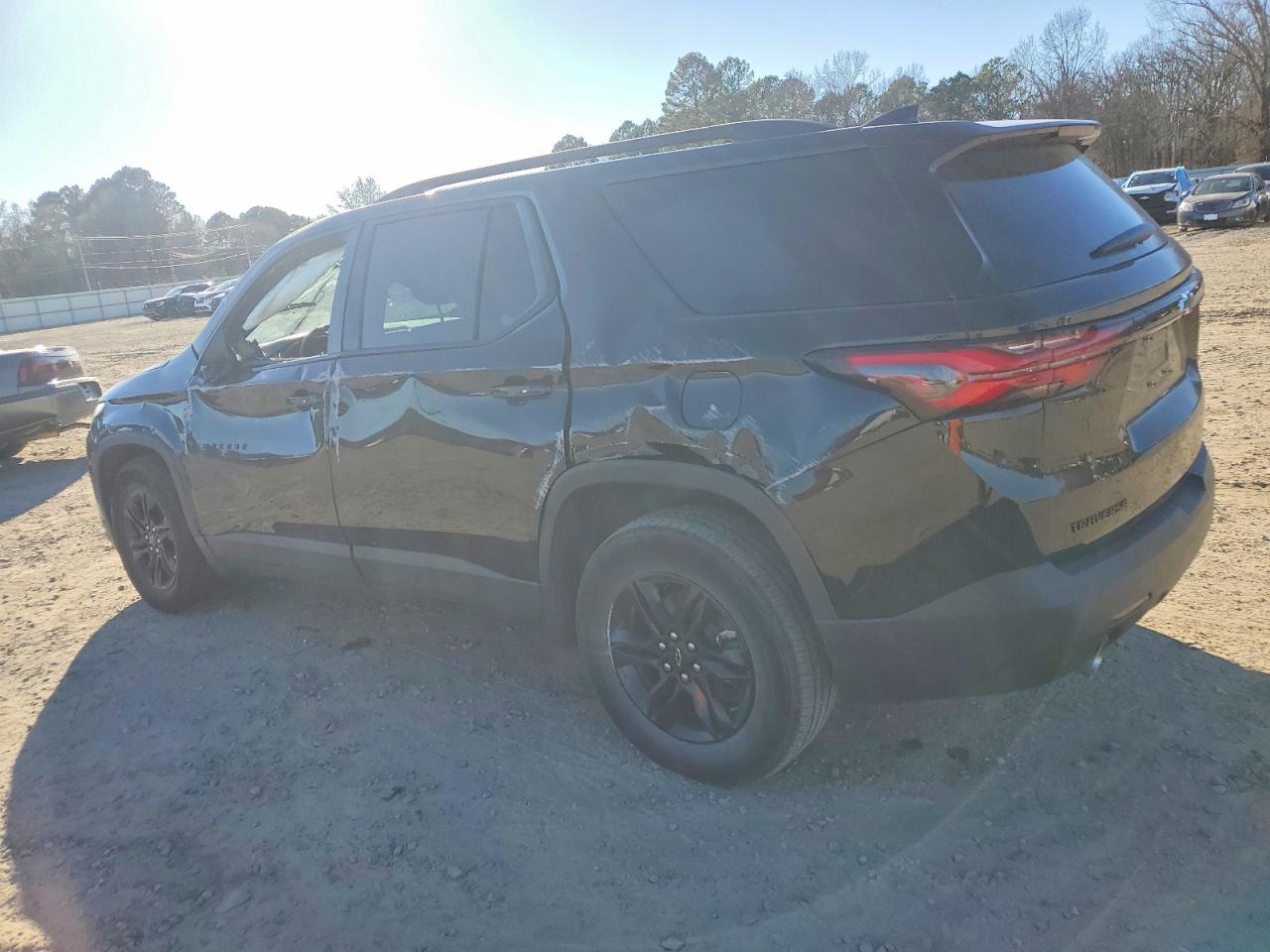 2023 CHEVROLET TRAVERSE LT photo 3
