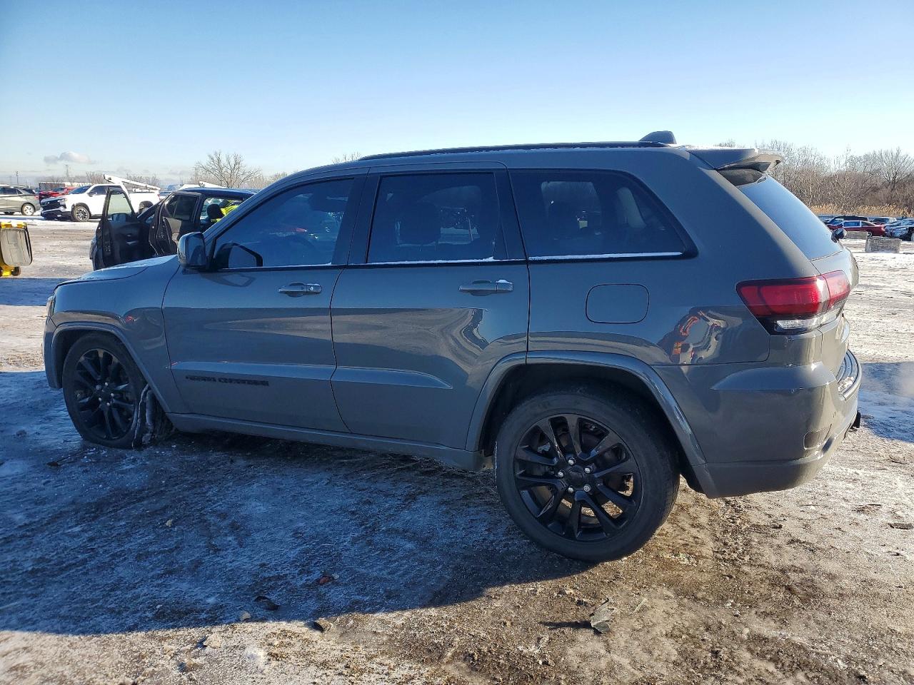 2019 JEEP GRAND CHEROKEE LAREDO photo 2