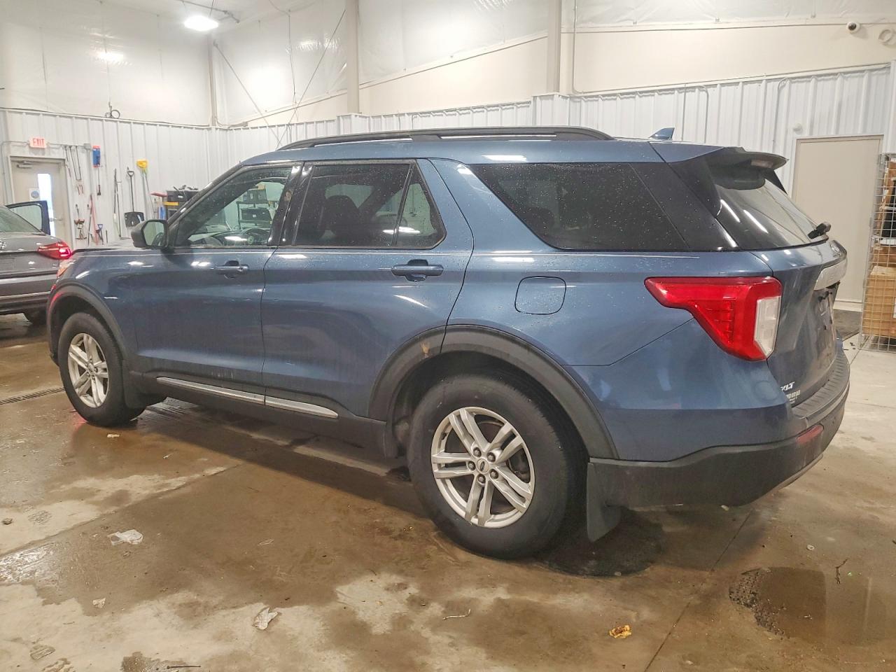 2020 FORD EXPLORER XLT photo 2