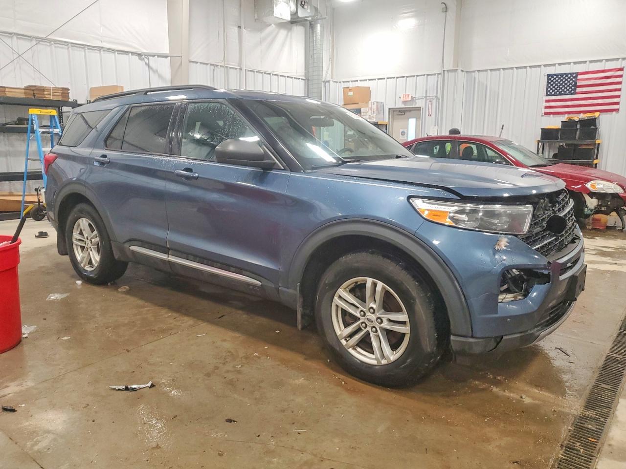 2020 FORD EXPLORER XLT photo 4
