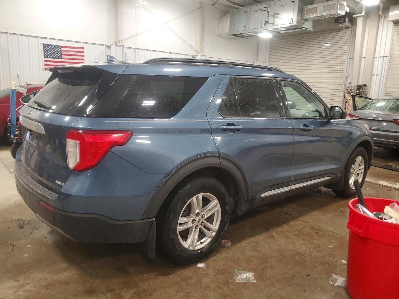 2020 FORD EXPLORER XLT photo 3