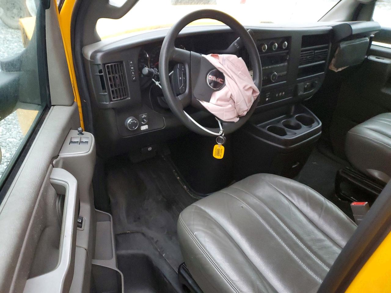 2022 GMC SAVANA CUTAWAY G3500 photo 8