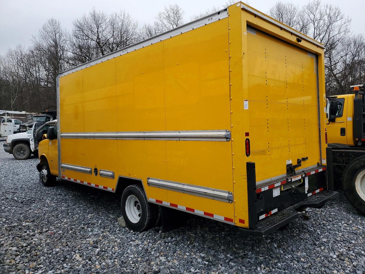 2022 GMC SAVANA CUTAWAY G3500 photo 2