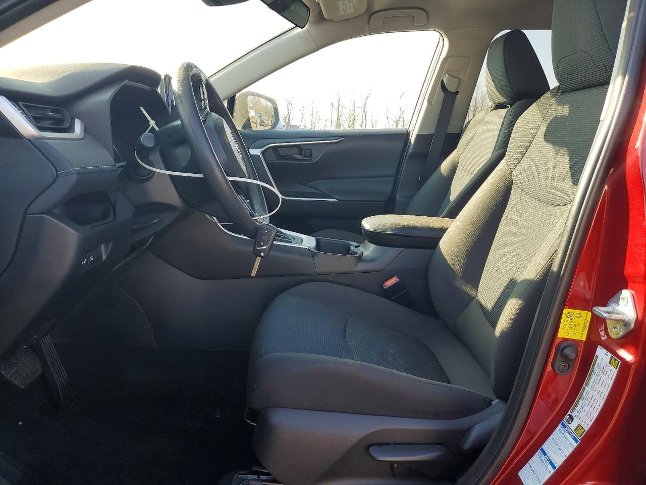 2022 TOYOTA RAV4 LE photo 7