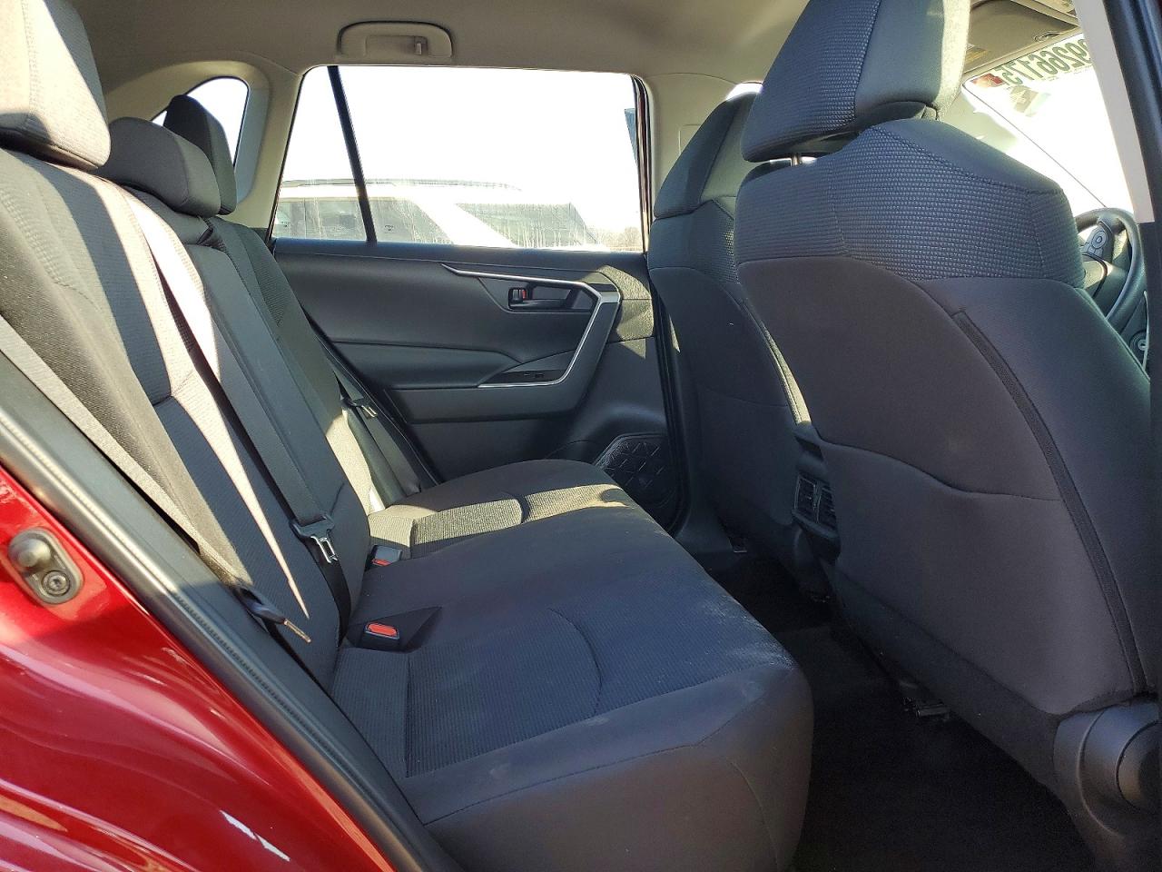 2022 TOYOTA RAV4 LE photo 11