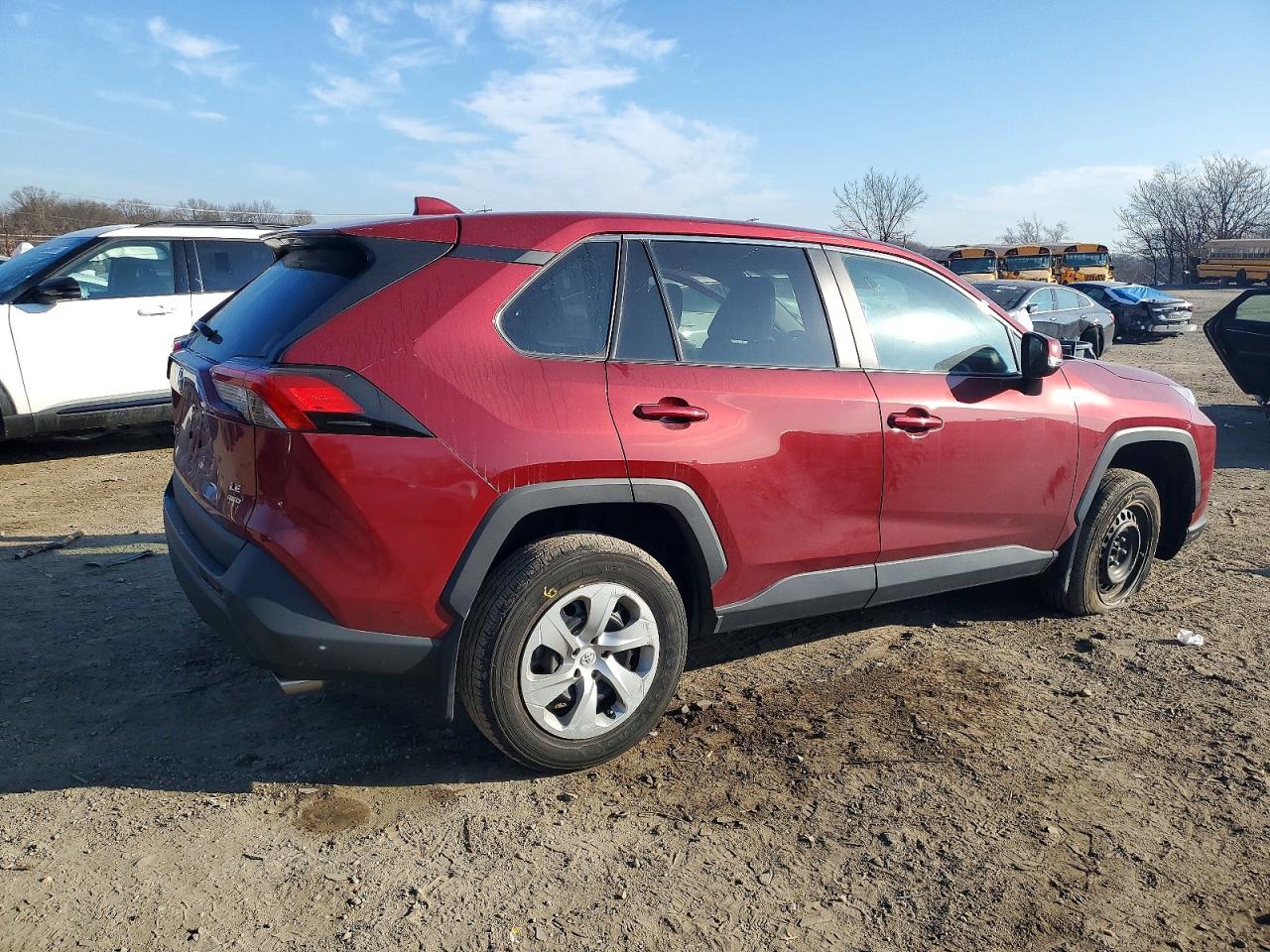 2022 TOYOTA RAV4 LE photo 3