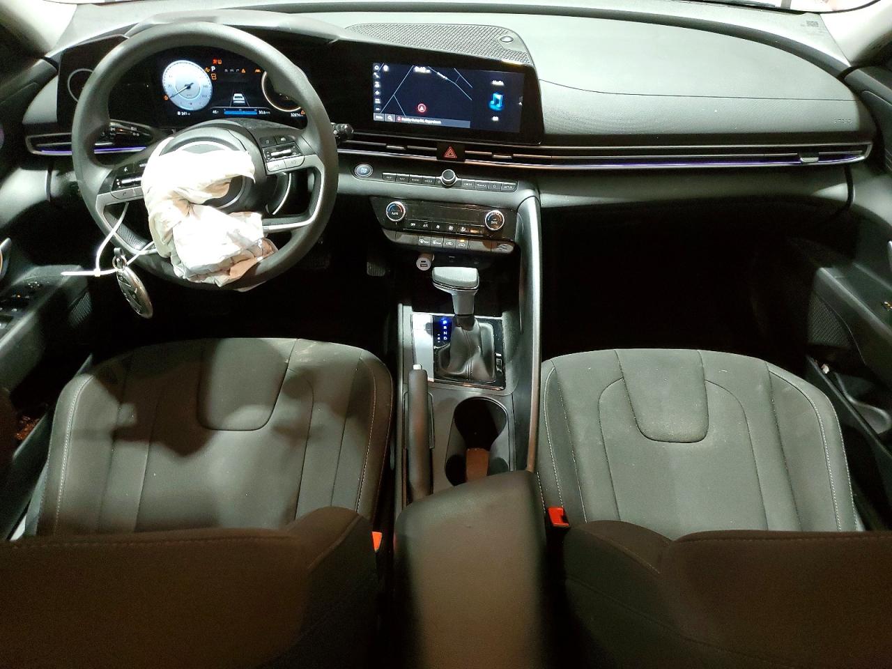 2024 HYUNDAI ELANTRA SEL photo 8