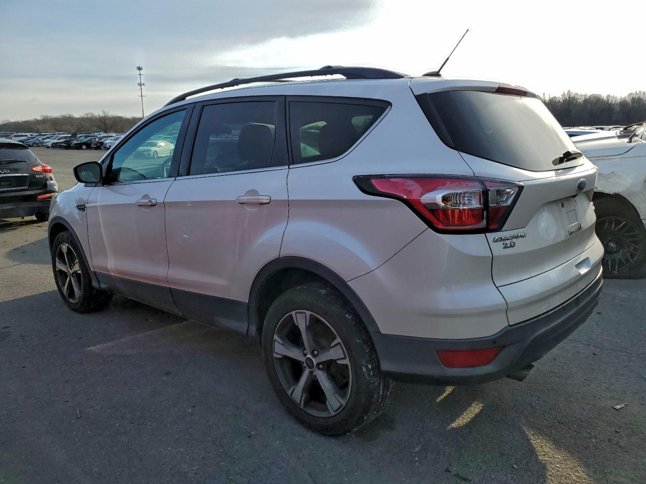 2017 FORD ESCAPE SE photo 3