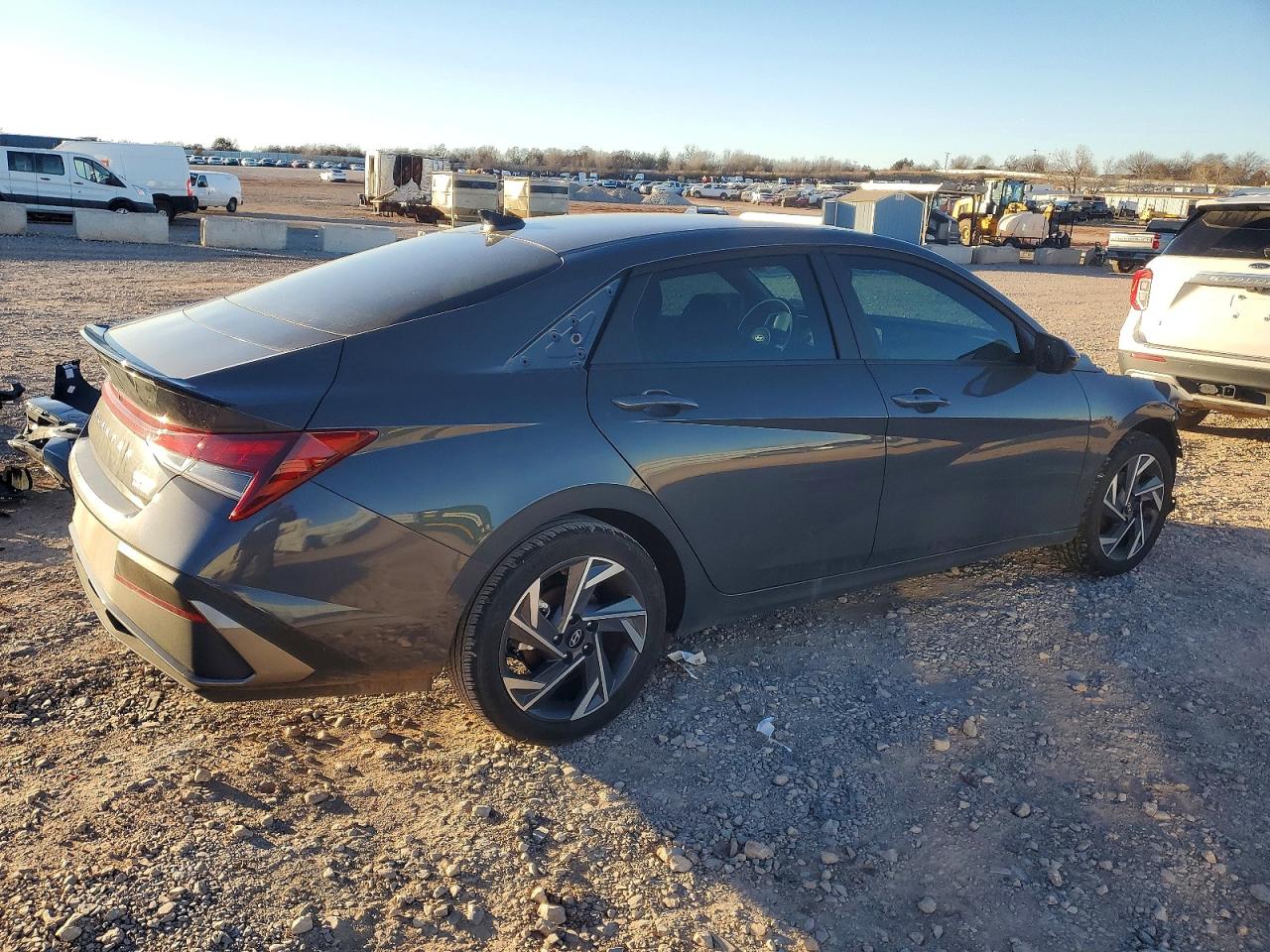 2025 HYUNDAI ELANTRA SEL SPORT photo 3