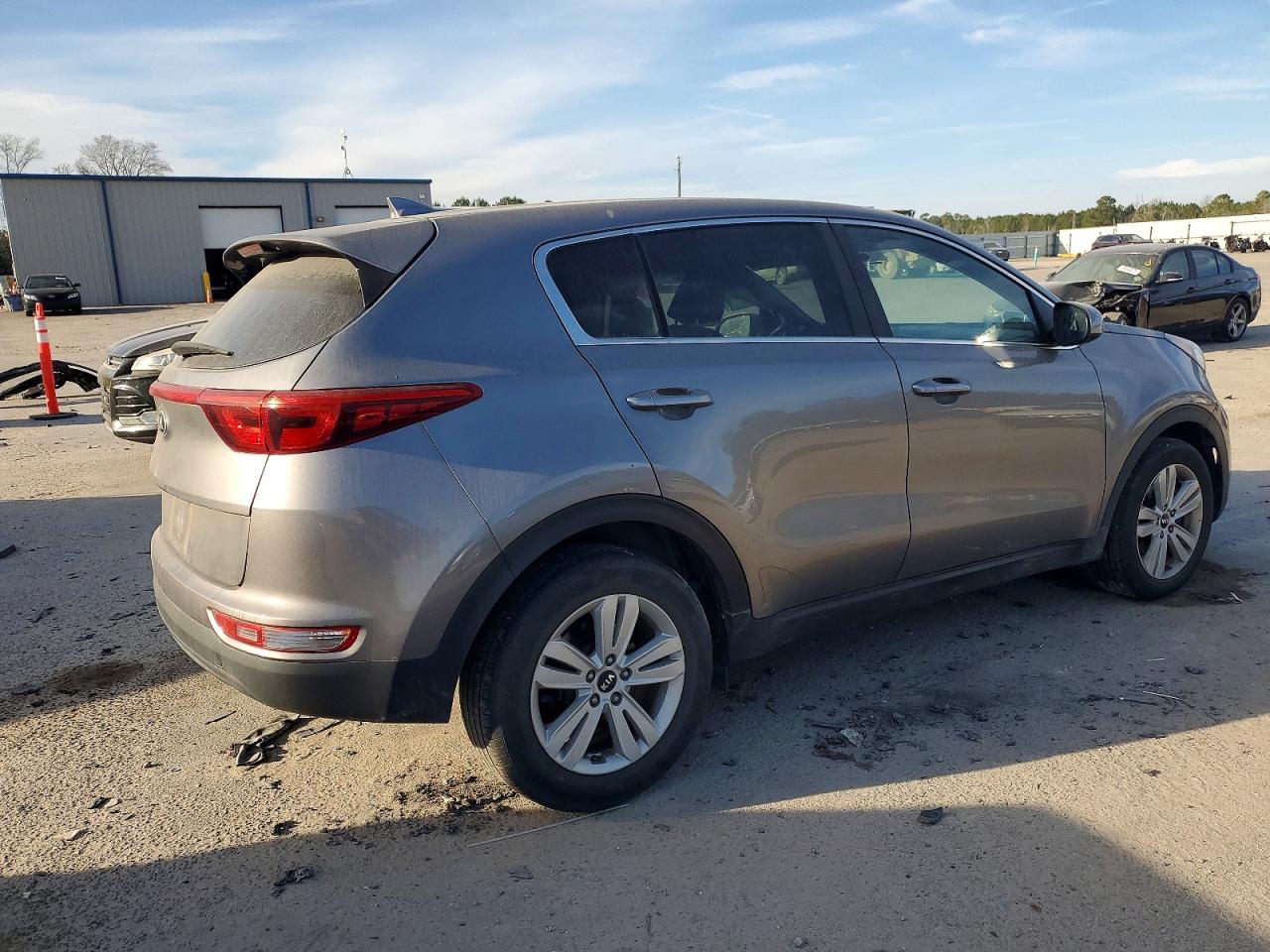 2019 KIA SPORTAGE LX photo 3