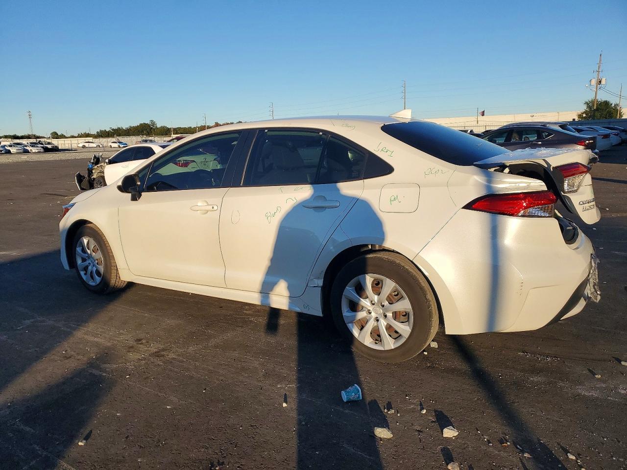 2021 TOYOTA COROLLA LE photo 2