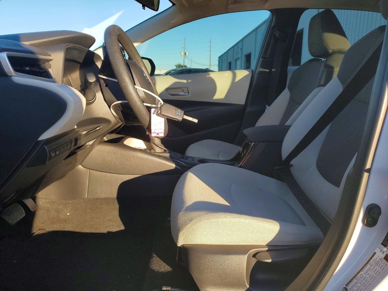 2021 TOYOTA COROLLA LE photo 7