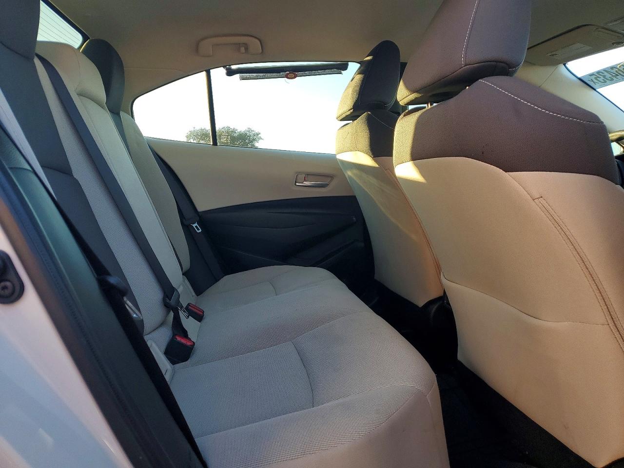 2021 TOYOTA COROLLA LE photo 10