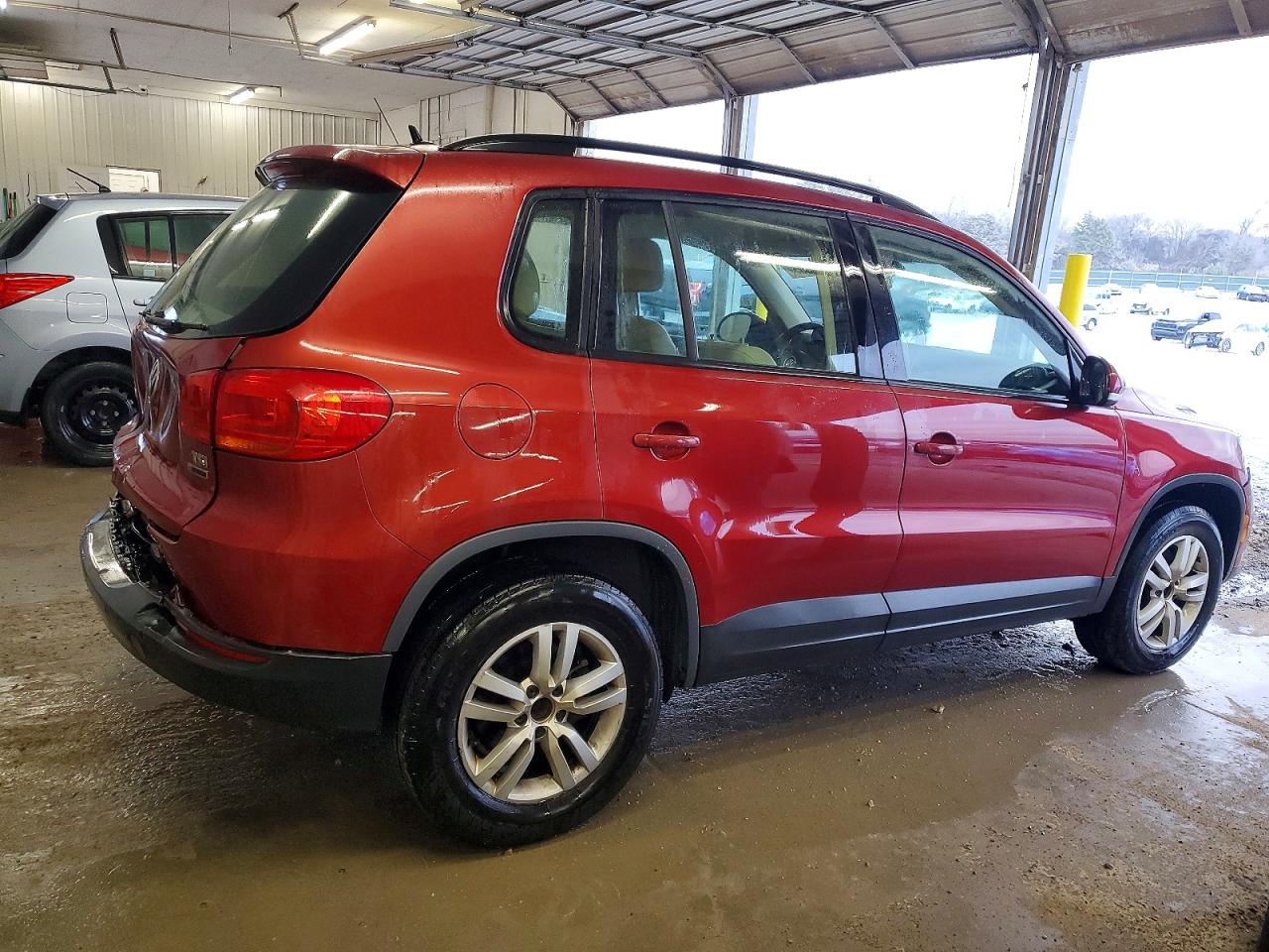 2016 VOLKSWAGEN TIGUAN S photo 3