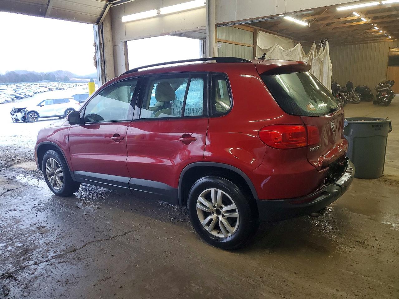 2016 VOLKSWAGEN TIGUAN S photo 2