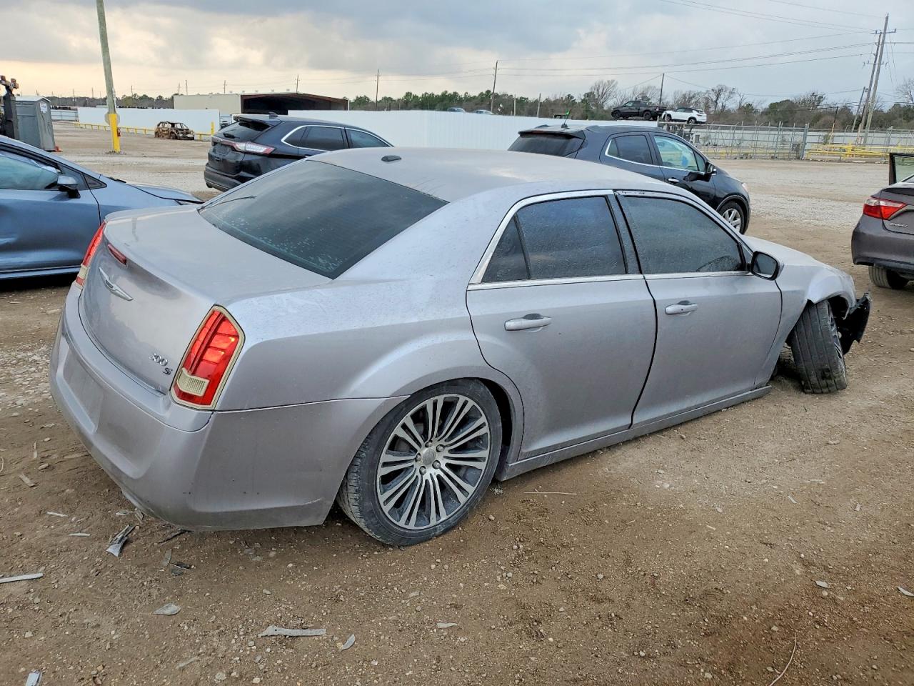 2014 CHRYSLER 300 S photo 3