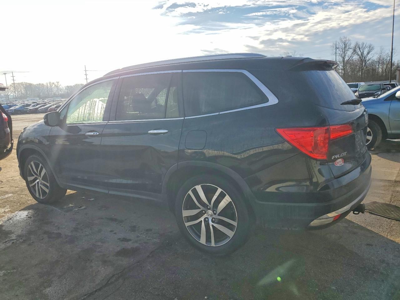 2016 HONDA PILOT ELITE photo 2