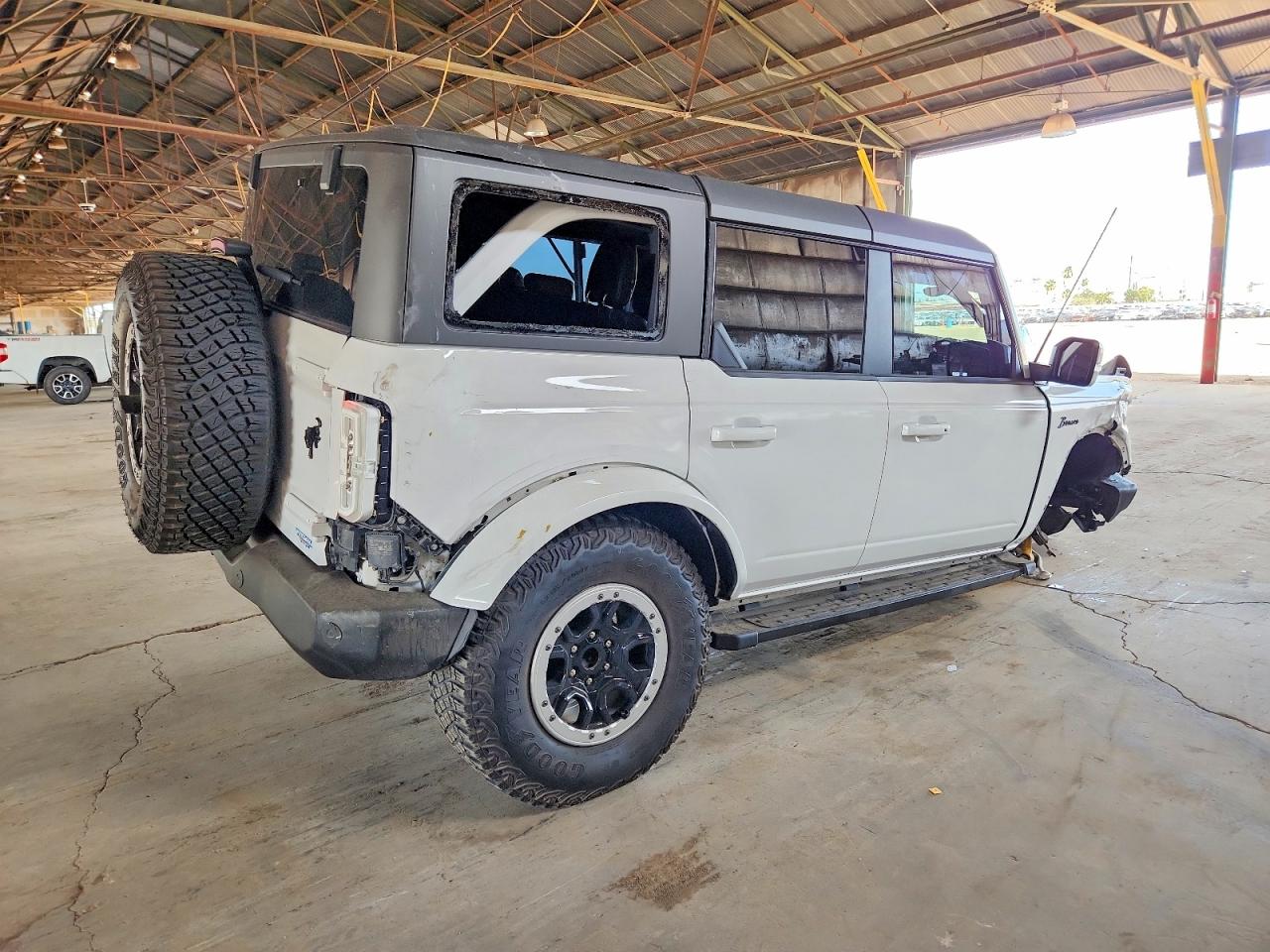 2023 FORD BRONCO BASE photo 3