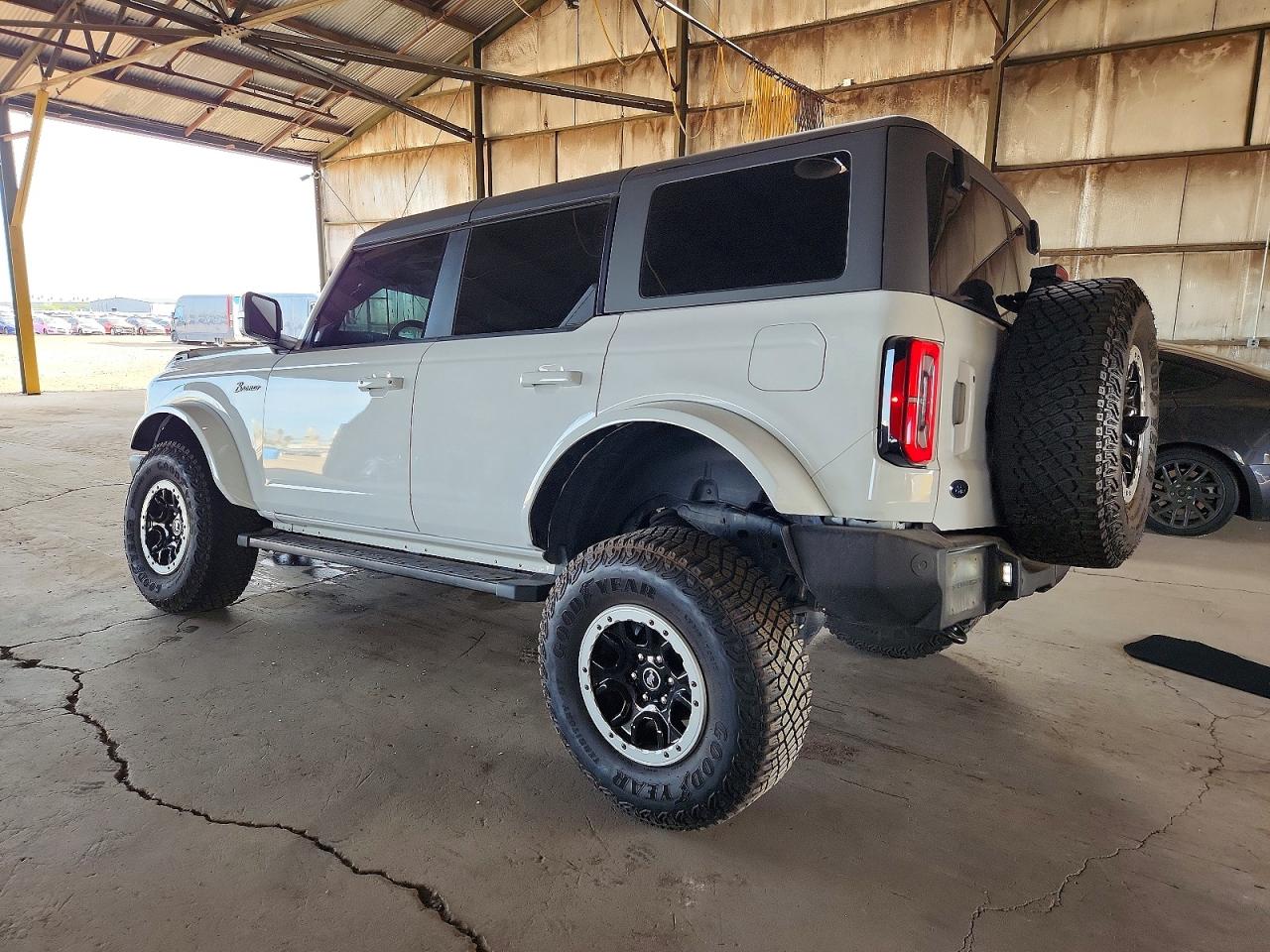 2023 FORD BRONCO BASE photo 2