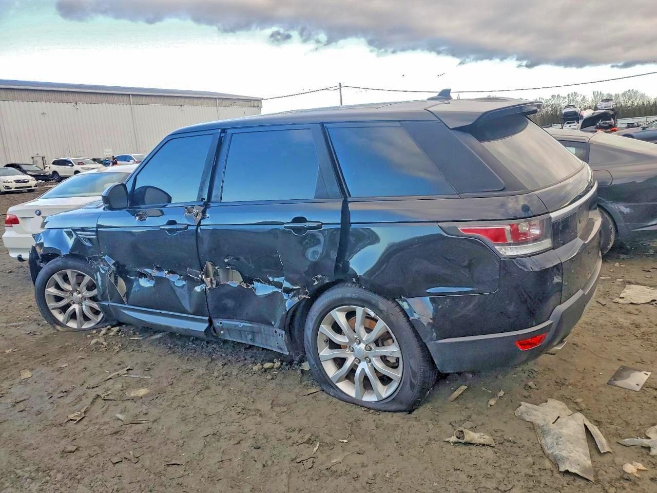 2016 LAND ROVER RANGE ROVER SPORT HSE photo 2