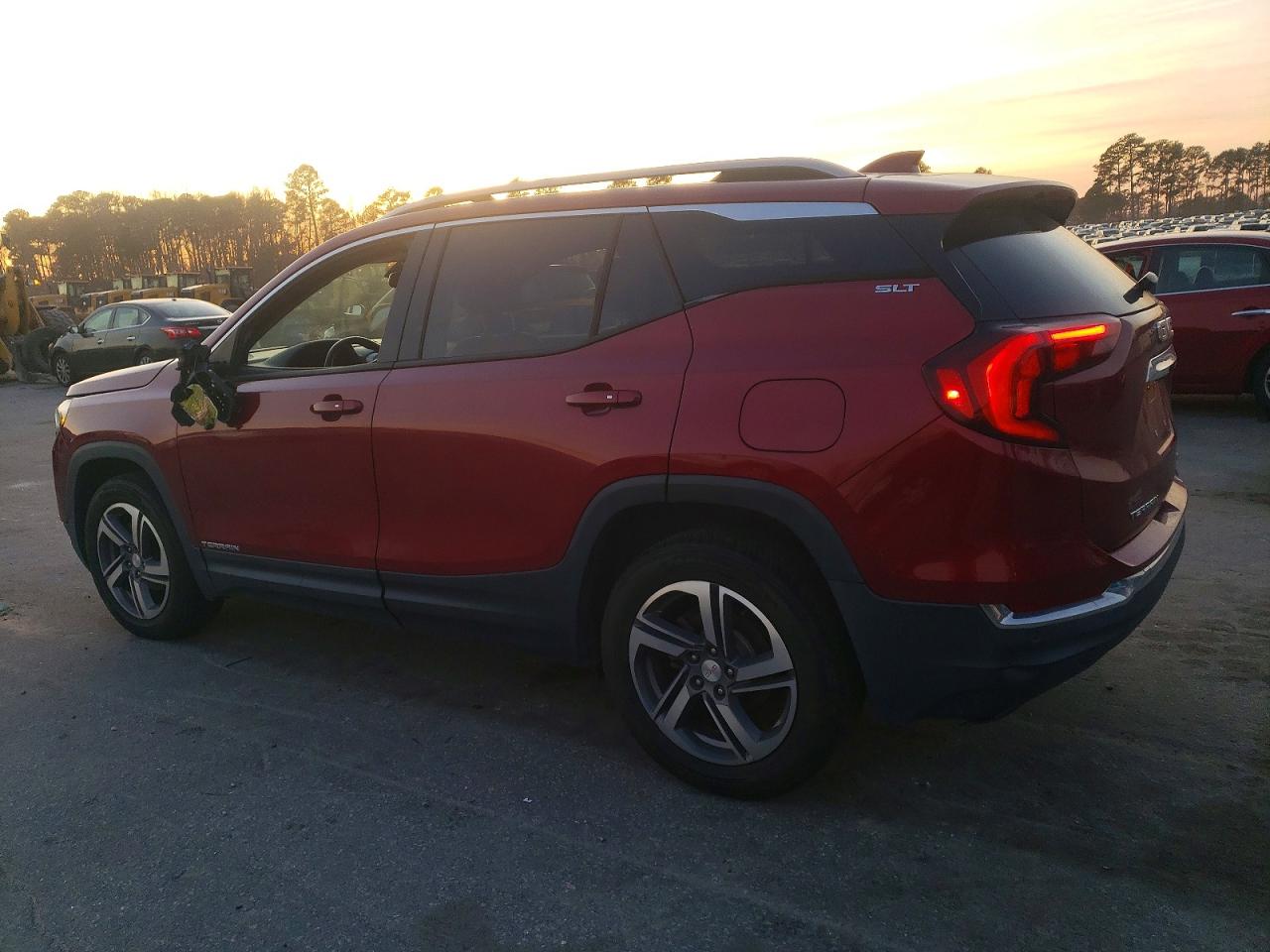 2019 GMC TERRAIN SLT photo 2