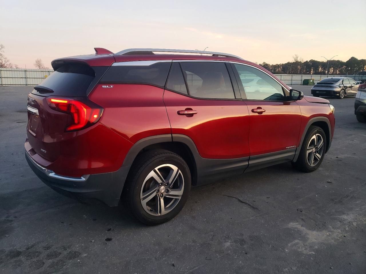 2019 GMC TERRAIN SLT photo 3