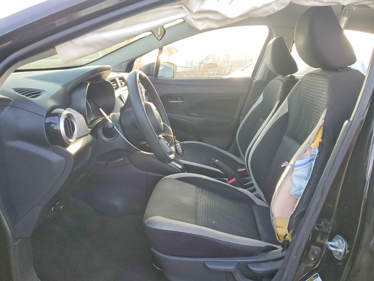 2021 NISSAN VERSA SV photo 7