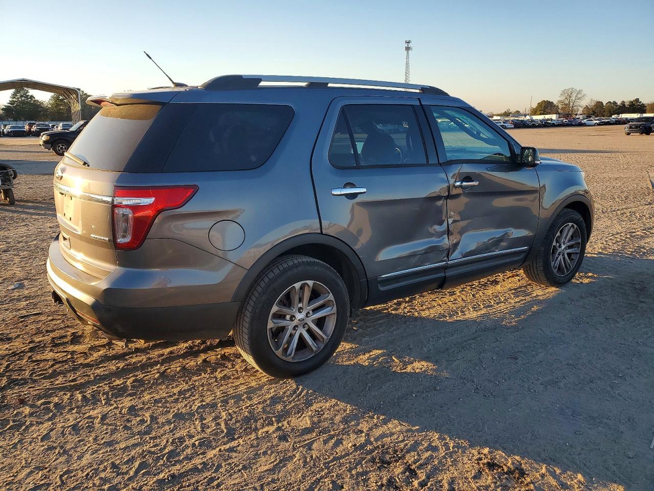 2014 FORD EXPLORER XLT photo 3