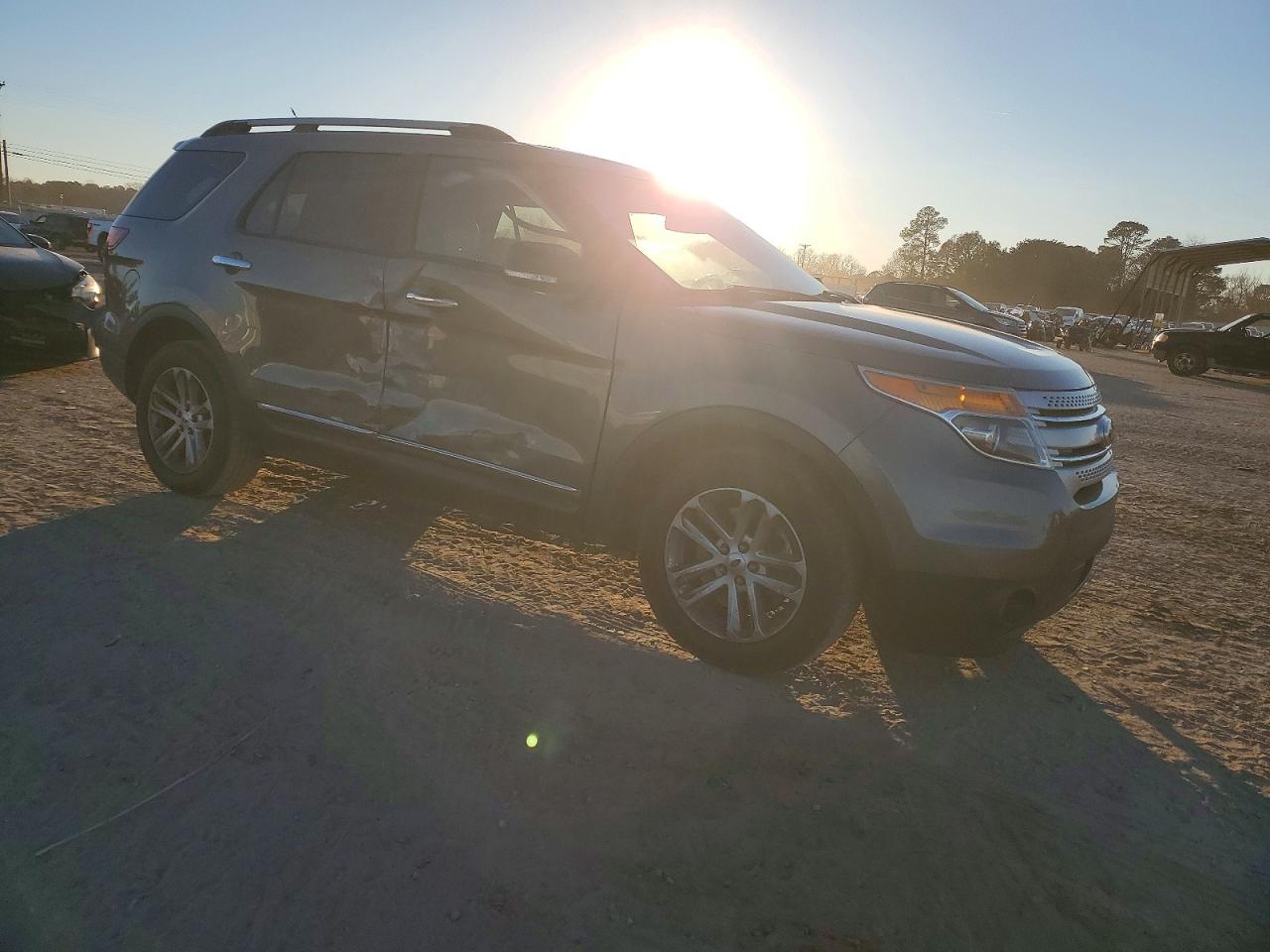 2014 FORD EXPLORER XLT photo 4