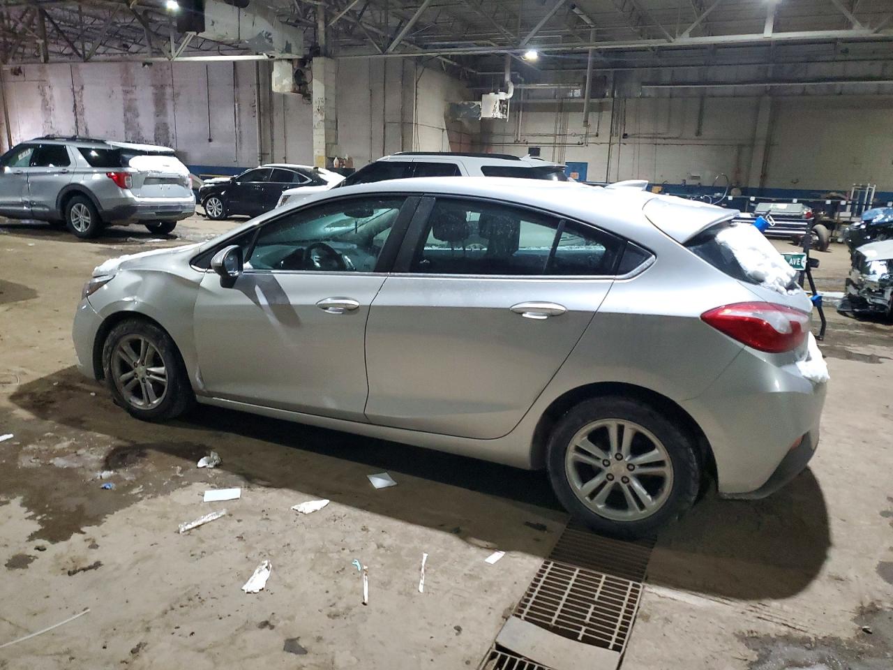 2017 CHEVROLET CRUZE LT photo 2