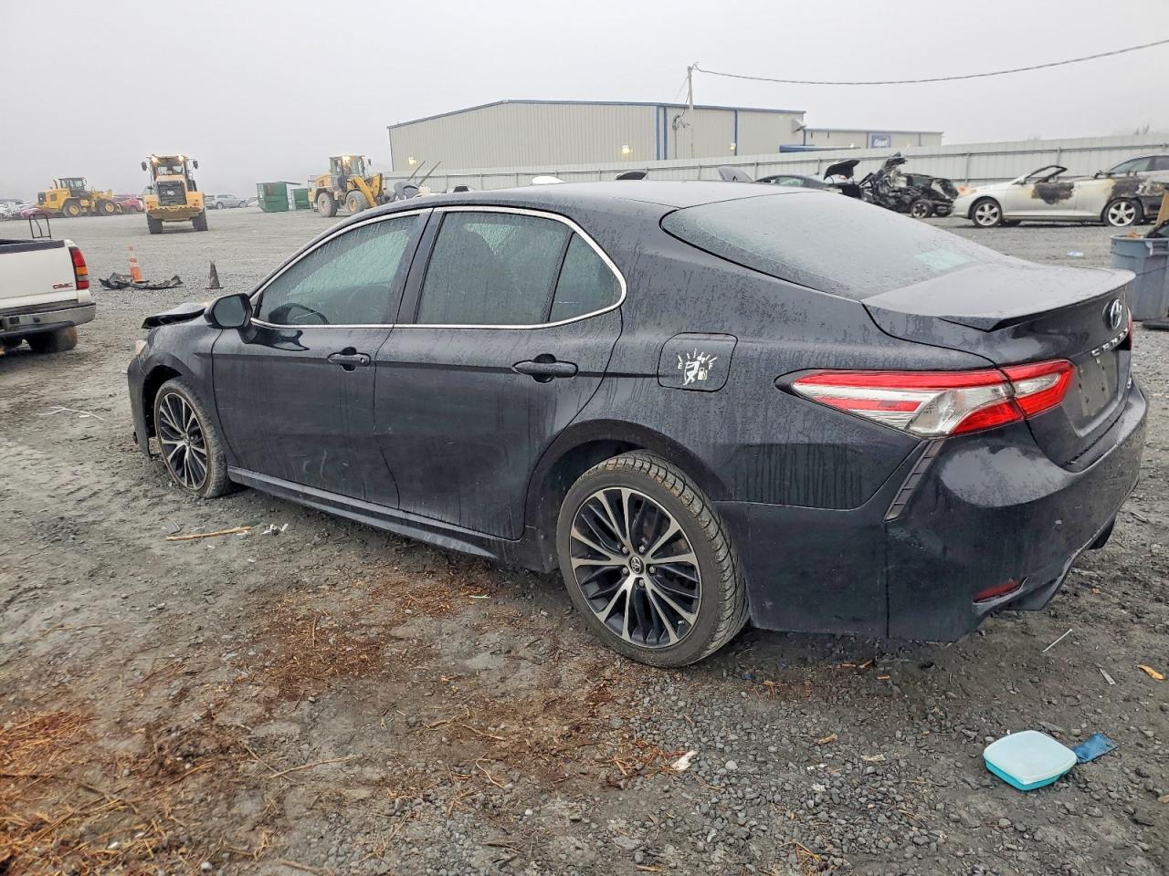 2018 TOYOTA CAMRY L photo 2