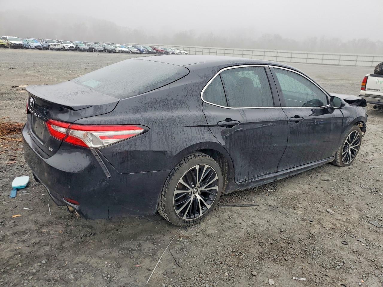 2018 TOYOTA CAMRY L photo 3