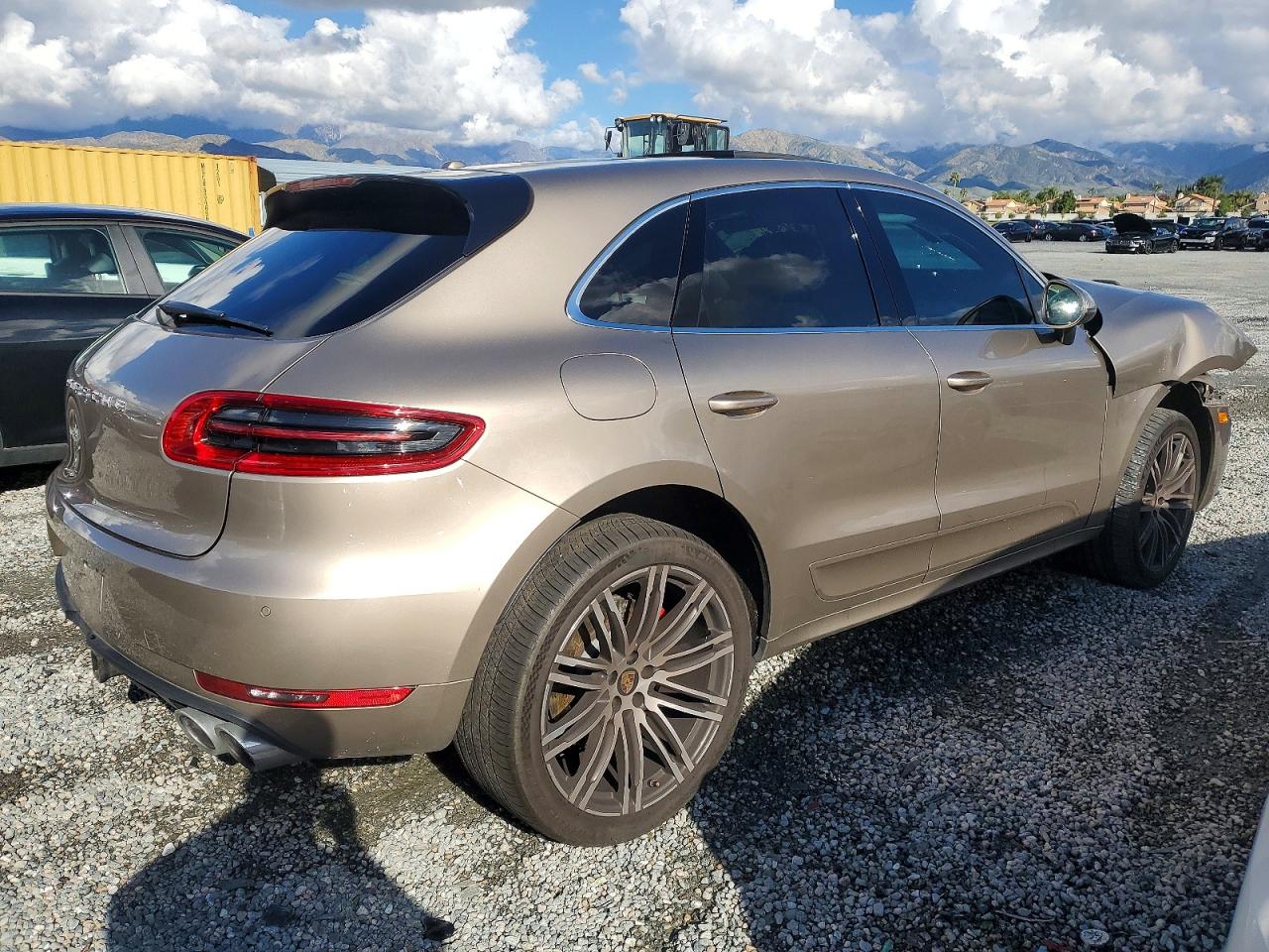 2017 PORSCHE MACAN TURBO photo 3