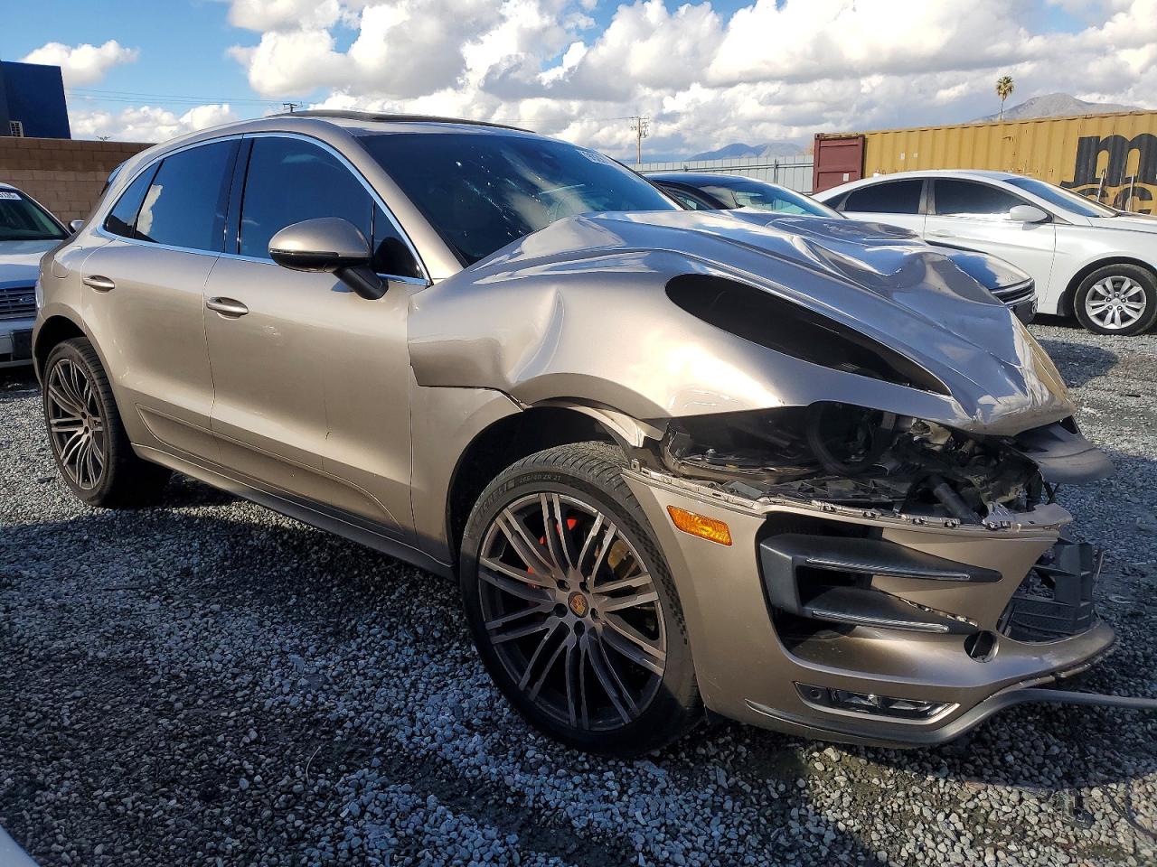 2017 PORSCHE MACAN TURBO photo 4