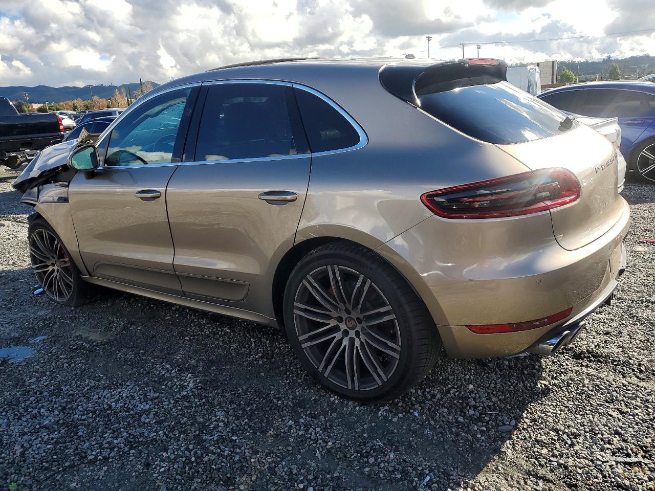 2017 PORSCHE MACAN TURBO photo 2