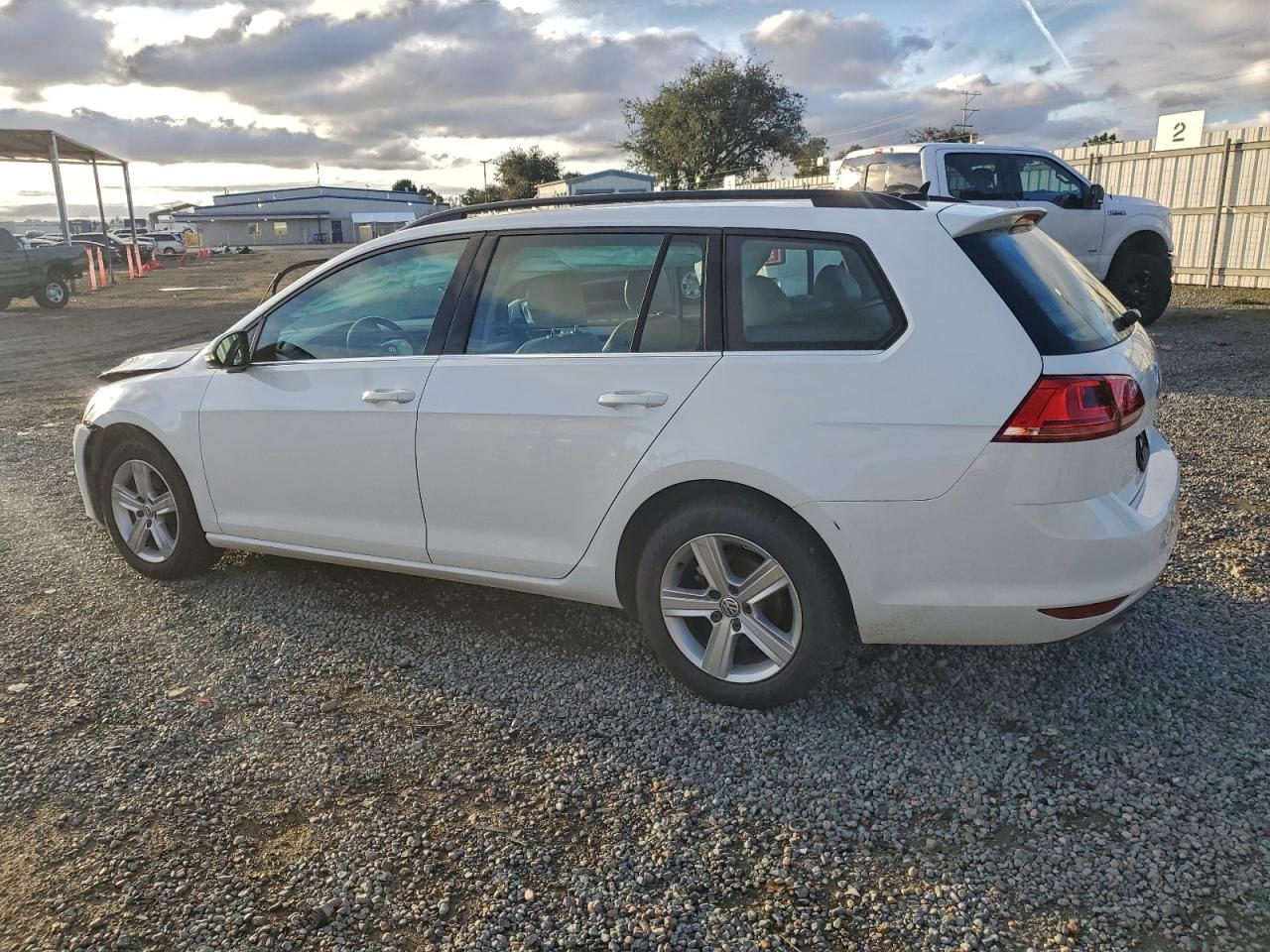 2015 VOLKSWAGEN GOLF SPORTWAGEN TDI S photo 2