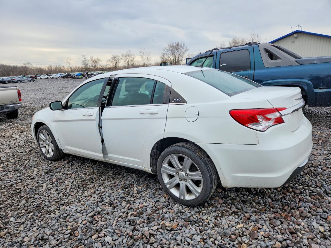 2013 CHRYSLER 200 TOURING photo 3