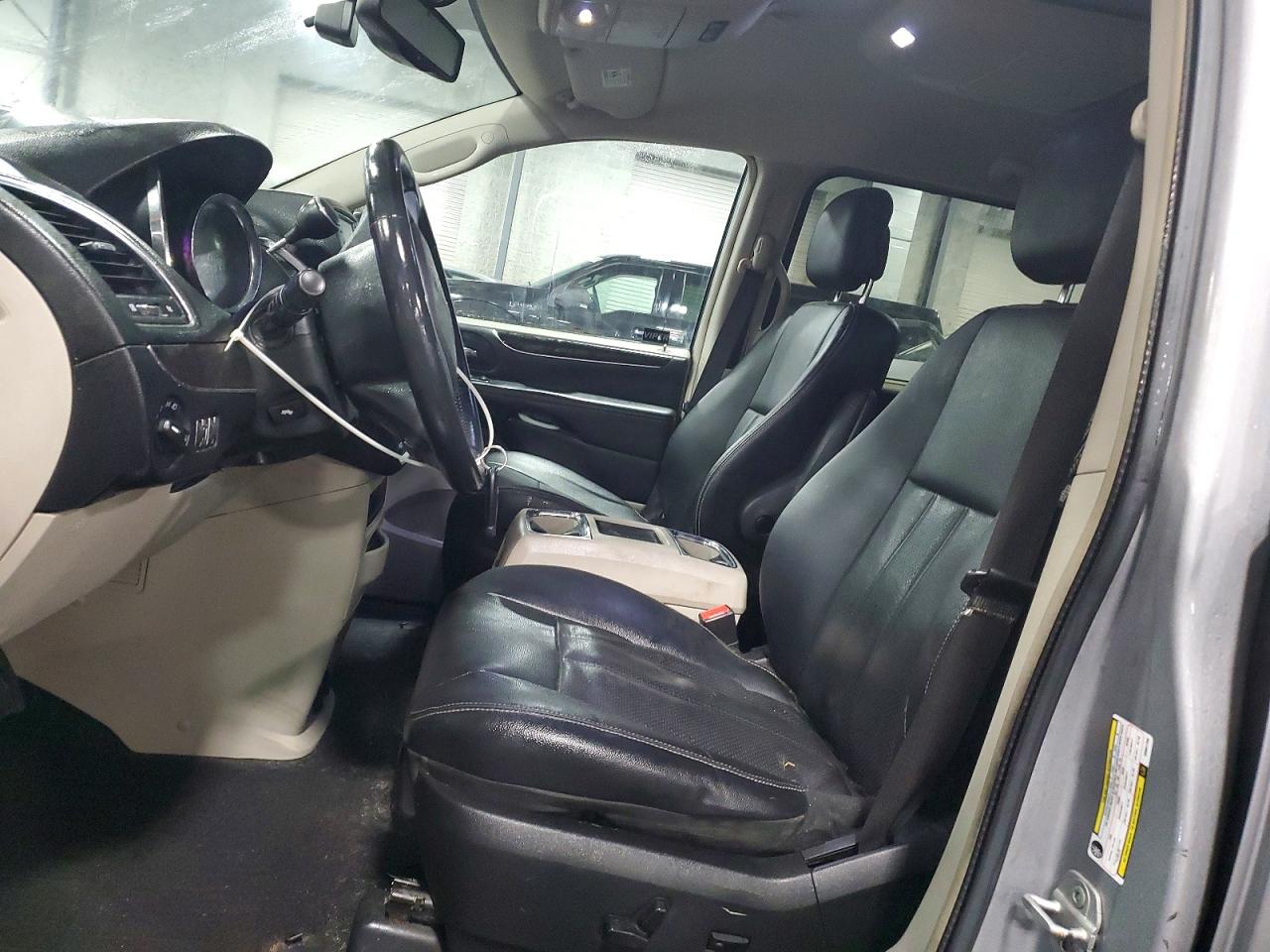 2013 CHRYSLER TOWN & COUNTRY TOURING L photo 7