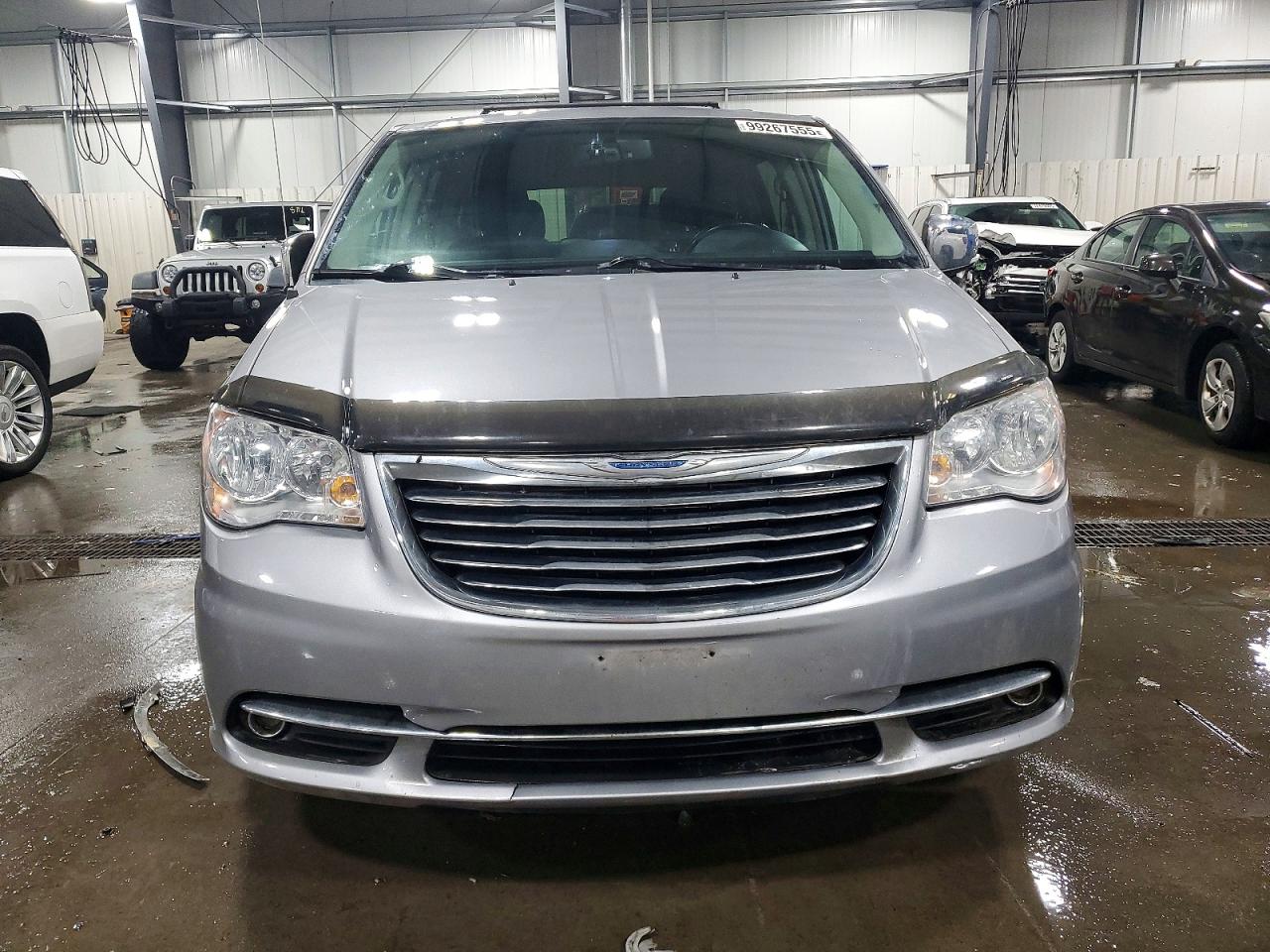 2013 CHRYSLER TOWN & COUNTRY TOURING L photo 5
