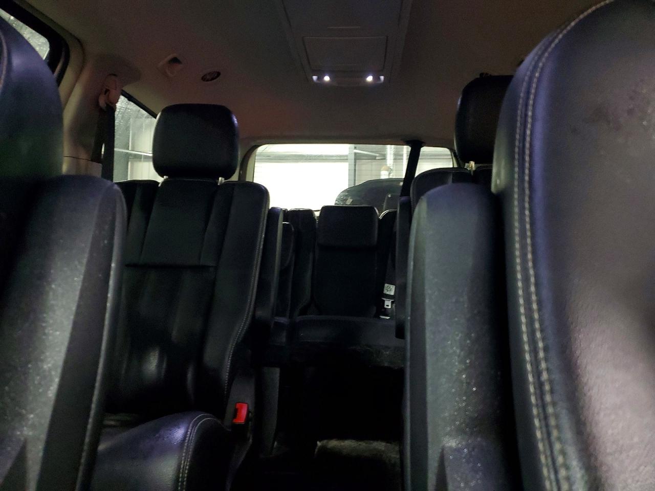 2013 CHRYSLER TOWN & COUNTRY TOURING L photo 10