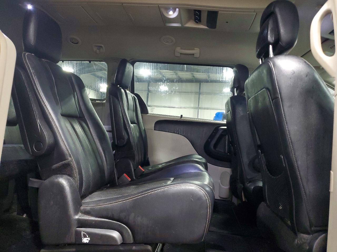 2013 CHRYSLER TOWN & COUNTRY TOURING L photo 11