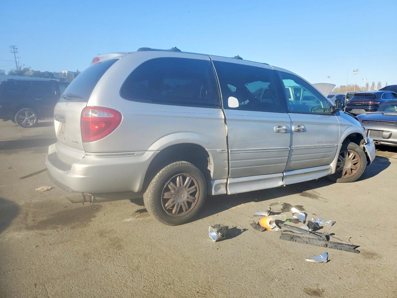 2006 CHRYSLER TOWN & COUNTRY LIMITED photo 3