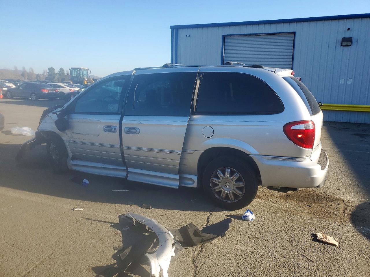 2006 CHRYSLER TOWN & COUNTRY LIMITED photo 2